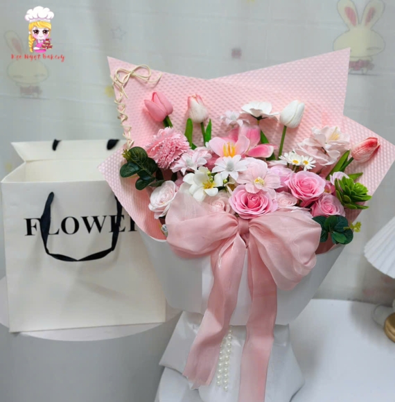 Bó hoa sáp kèm túi giấy tone hồng