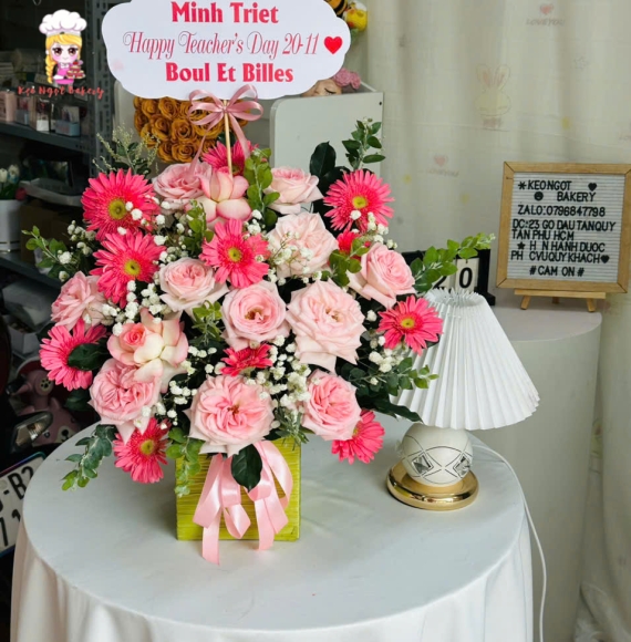 Giỏ hoa chúc mừng tặng 20/11