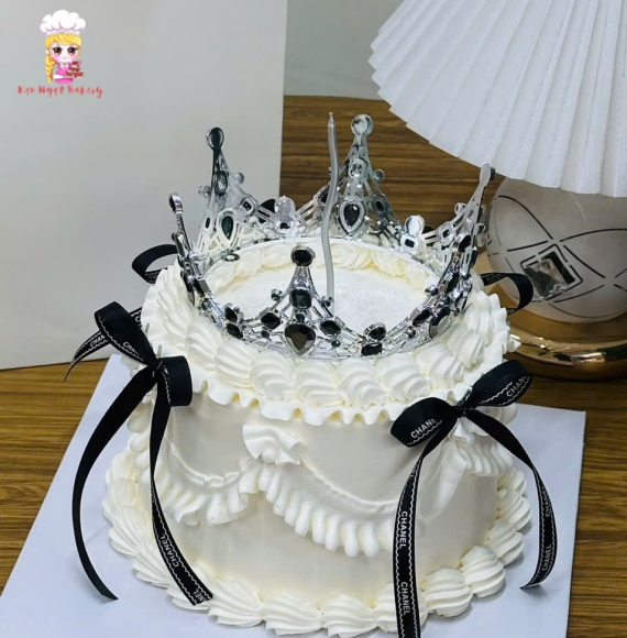 Bánh kem thổi kim tuyến làm theo yêu cầu