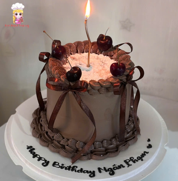 Bánh kem tone nâu thổi kim tuyến hot 2025