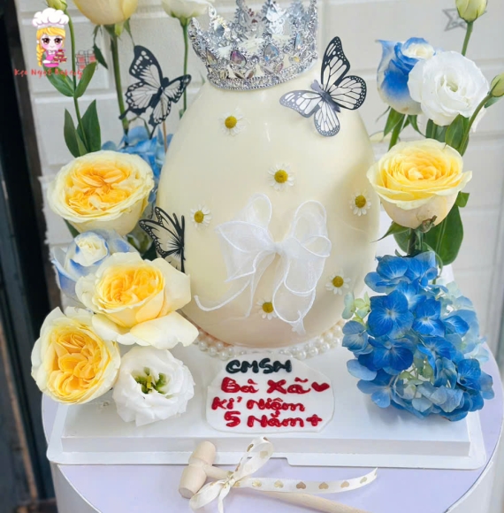 Bánh trứng đập dành cho nữ mừng ngày kỷ niệm