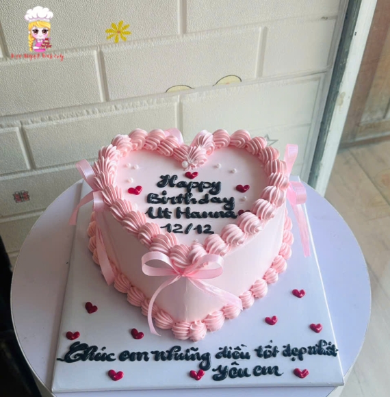 Bánh kem tone hồng dành trái tim dành cho nữ
