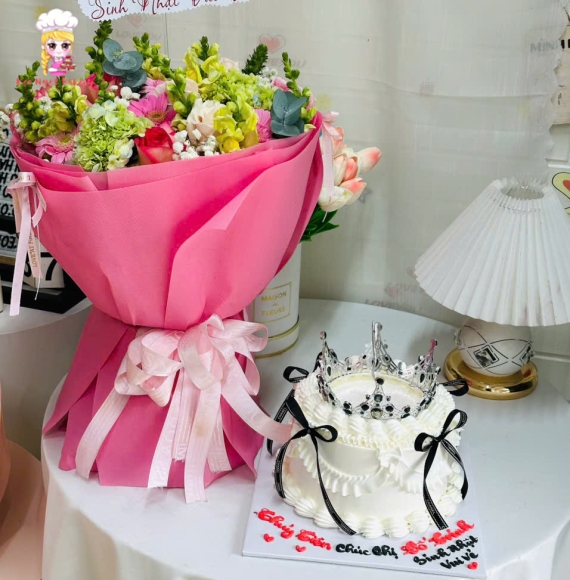 Combo hoa tươi bánh kem kèm bánh kem thổi kim tuyến