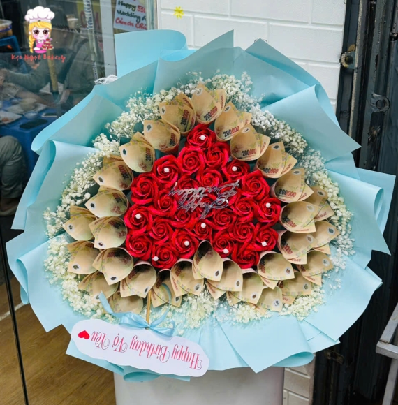 Hoa tiền mẫu trái tim kèm hoa sáp cap cấp