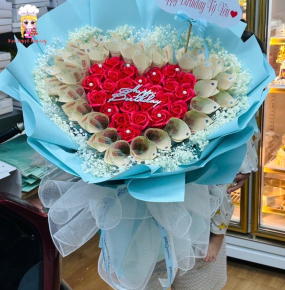 Hoa tiền mẫu trái tim kèm hoa sáp cap cấp