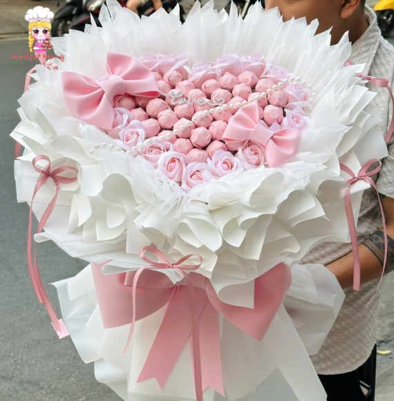 Mẫu bó hoa sáp trái tim tone hồng mix socola cao cấp