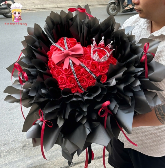 Mẫu bó hoa sáp trái tim tone đỏ đen 