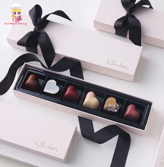 Mẫu so-co-la tặng nữ làm theo yêu cầu khách hàng