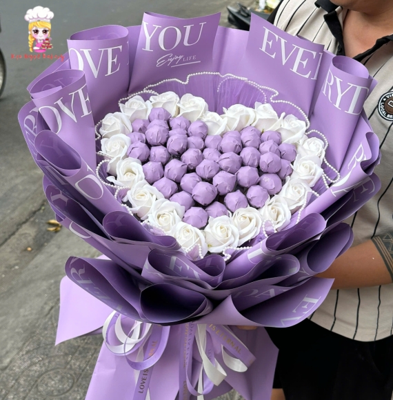 Mẫu bó hoa socola mừng valentine tone tím
