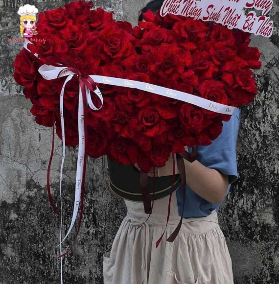 Bó hoa tone hồng tạo hình trái tim