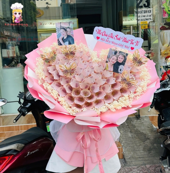 Bó hoa tiền tờ 50k bó thành trái tim siêu hot 2026