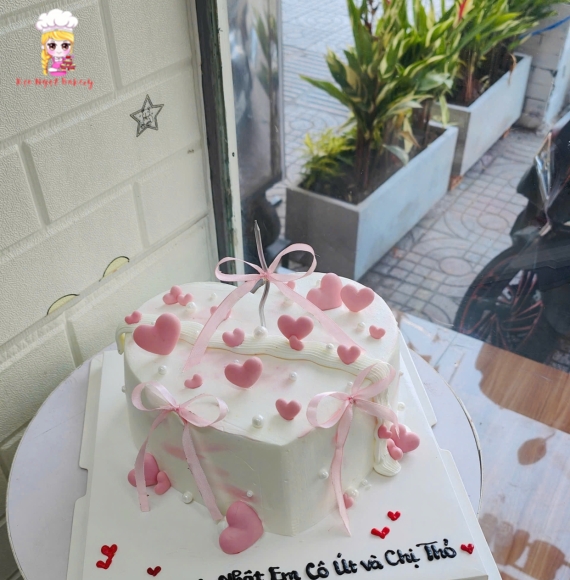 Mẫu bánh kem dành cho nữ trái tim trang trí