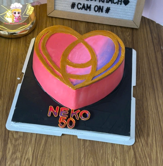 Bánh kem tạo hình dành cho idol live tik tok lên cấp 50