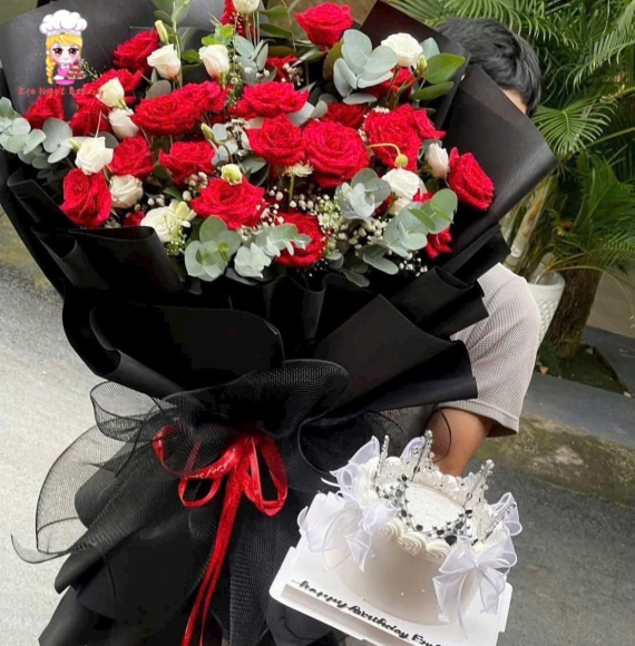 Bó hoa tươi tone đỏ siêu hot tại tân phú