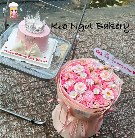 Combo bánh và hoa tone hồng tặng người yêu 