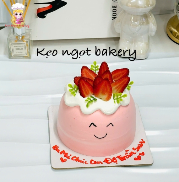 Bánh kem trang trí dễ thương tặng bé gái 