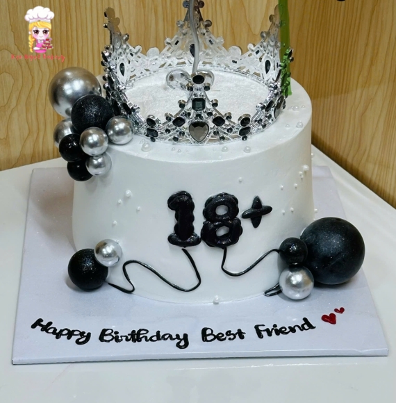 Bánh kem làm theo yêu cầu tặng các bạn nữ sang trọng 