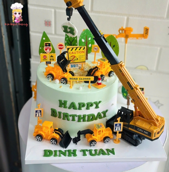 Bánh kem trang trí xe tặng sinh nhật các bé trai