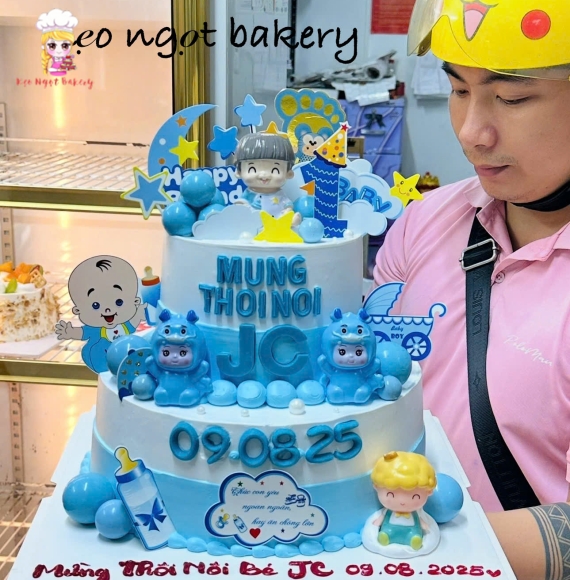 Bánh kem tráng trí theo cầu tặng bé đầy tháng 