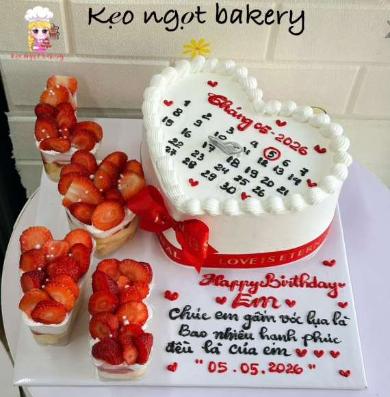 Bánh kem trang trí năm sinh trên bánh tặng em yêu 