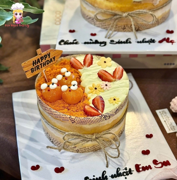 bánh kem bông lan trứng muối chia 2 ngăn 
