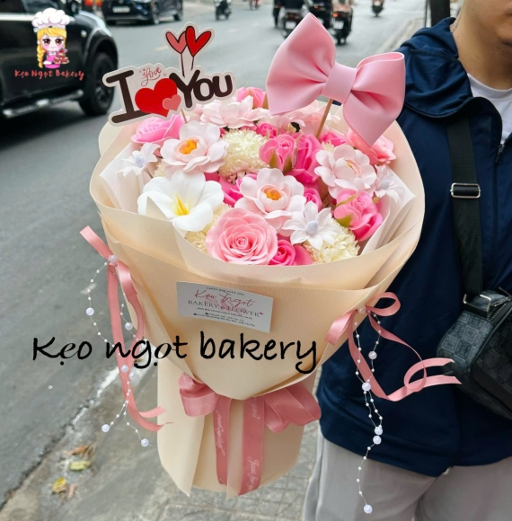 Hoa sáp mẫu đẹp hiện nay tone hồng kèm nơ xinh xắn 