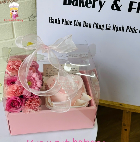 Sét bánh kem kèm hoa tươi tone hồng hot trend hiện nay 