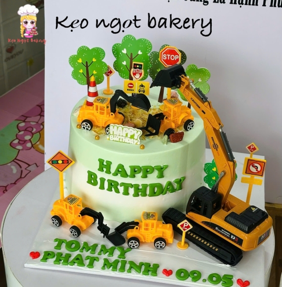 Mẫu bánh kem dành cho bé yêu thích công trình 