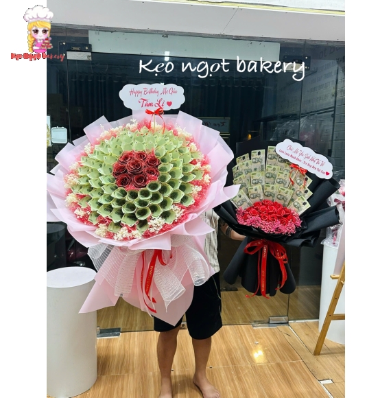 2 bó hoa tiền 100k tặng người thân 