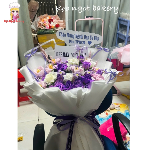 Mẫu hoa sáp màu tím tặng phái nữ