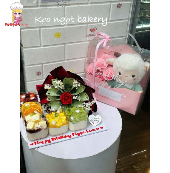 Top mẫu kết hợp bánh và hoa bán chạy 