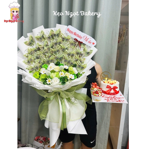 Combo hoa tiền 100k và bánh kem siêu hot 
