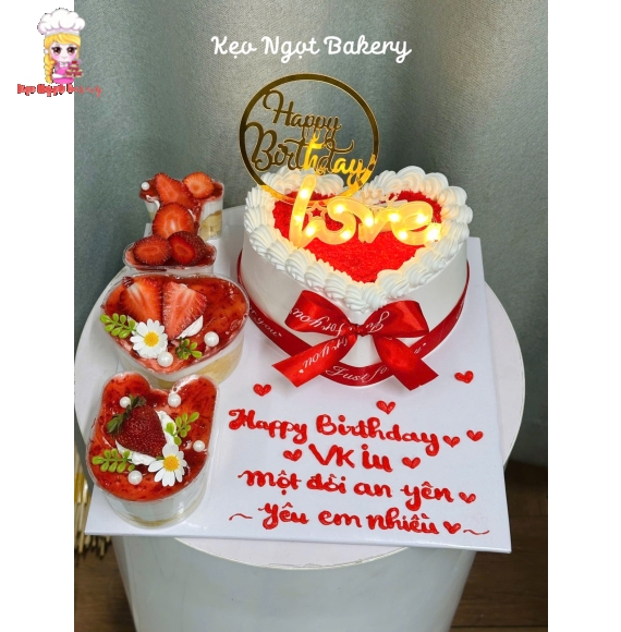 bánh kem trái tim thêm dâu tây tặng vợ yêu 
