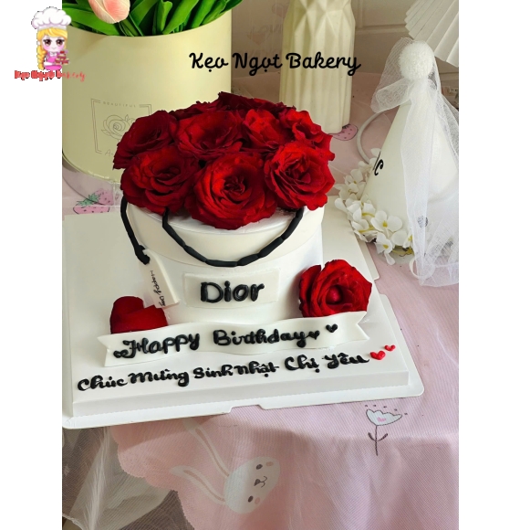 bánh kem trang trí hoa hồng tặng chị yêu 