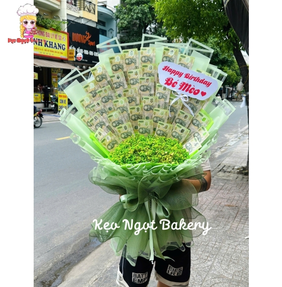Bó hoa tiền 100k mix với hoa tone xanh lá cây 