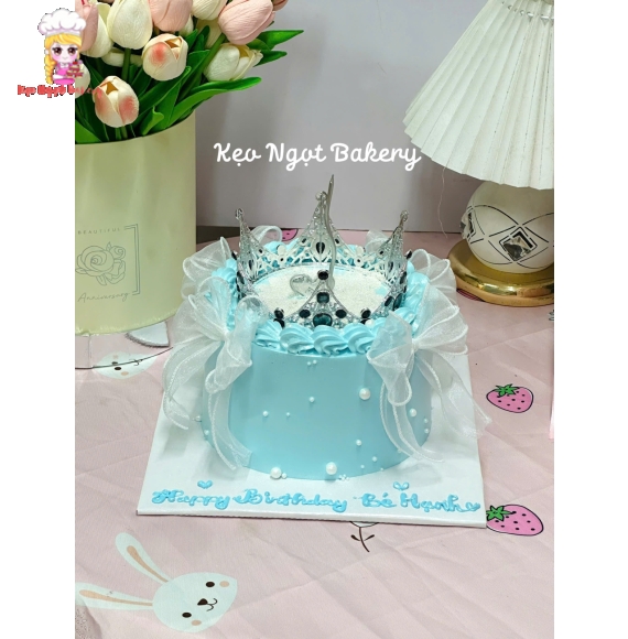 Bánh kem tone xanh trang trí vương miệng tặng sinh nhật 