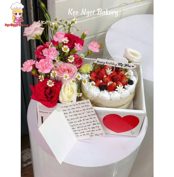 Combo siêu đỉnh giữa bánh kem trái cây và hoa sáp 