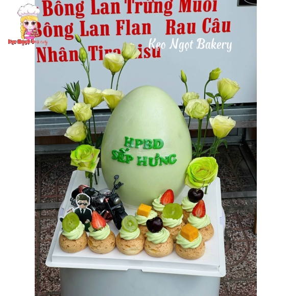 Bánh trứng tone trắng kèm bánh nhỏ siêu hot 