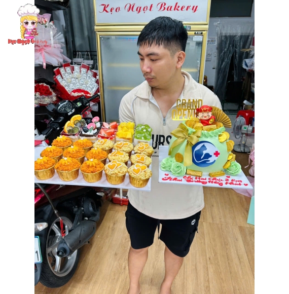 Combo bánh tráng miệng và hủ vàng tài lộc cho khách khai trương