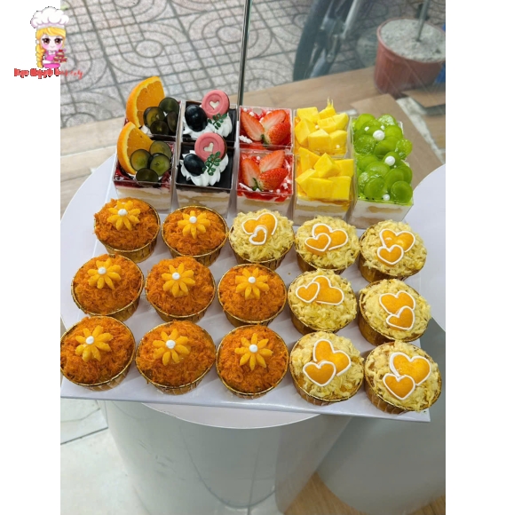 Combo bánh tráng miệng và hủ vàng tài lộc cho khách khai trương