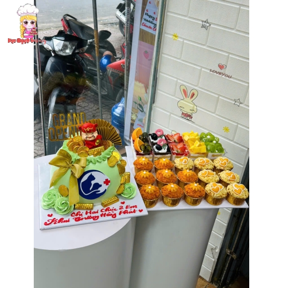 Combo bánh tráng miệng và hủ vàng tài lộc cho khách khai trương