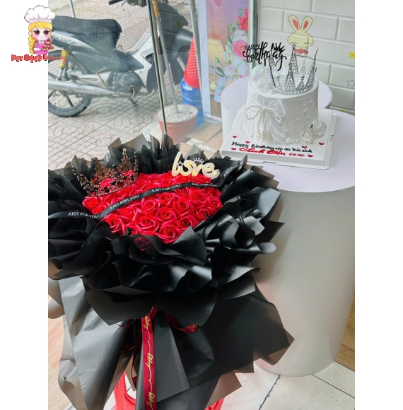 Combo bánh kem thổi kim tuyến với hoa sáp trái tim