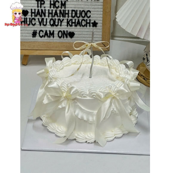 Bánh kem thổi kim tuyến bling bling hot tại Kẹo Ngọt tone trắng