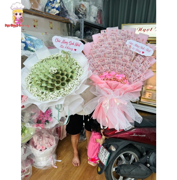 Bông hoa trang trí bằng tiền siêu hót tặng người yêu