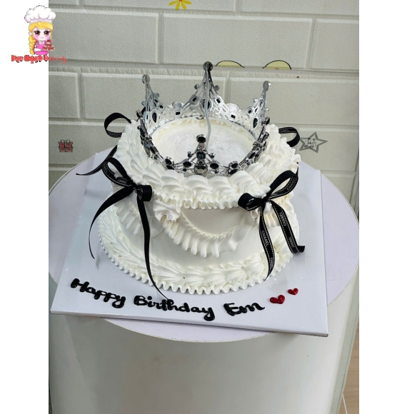 Bánh kem trái trang trí nơ đen tặng các bạn gái cá tính