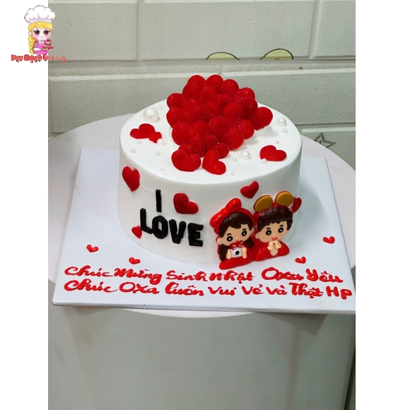 bánh kem trang trí nhiều trái tim tặng các cặp đôi