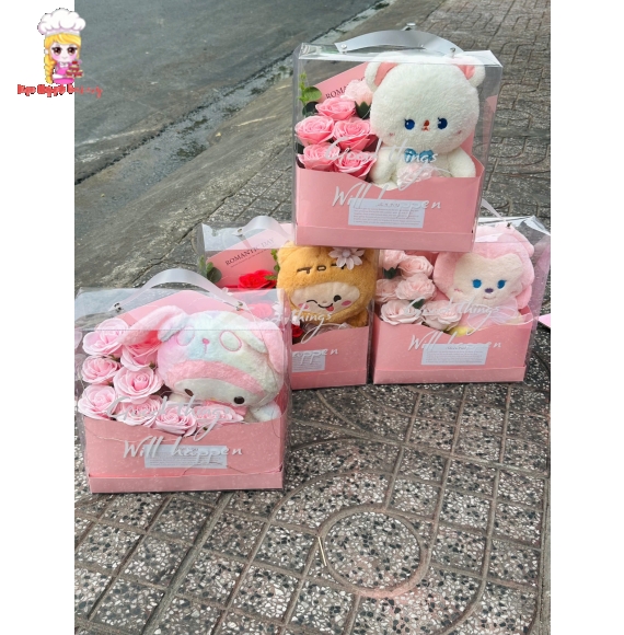 Các mẫu gấu bông mix với hoa sáp tại Kẹo Ngọt