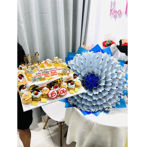 Combo bánh vuông tặng ba & Hoa tiền polymer