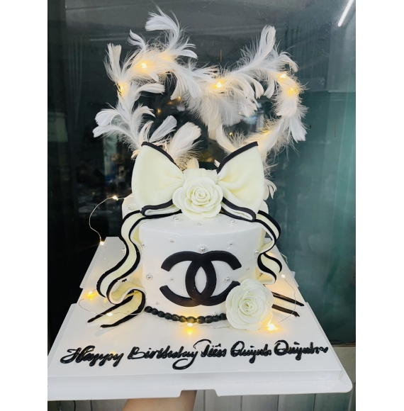 Bánh kem mẫu chanel trắng mẫu 02