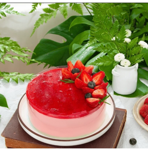 Bánh mousse dâu tây